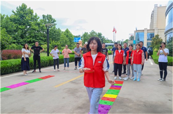 波尼亚集团举办“活力一夏”趣味运动会。